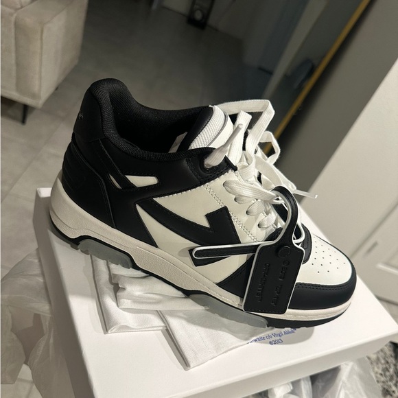 Off white! - Picture 3 of 4